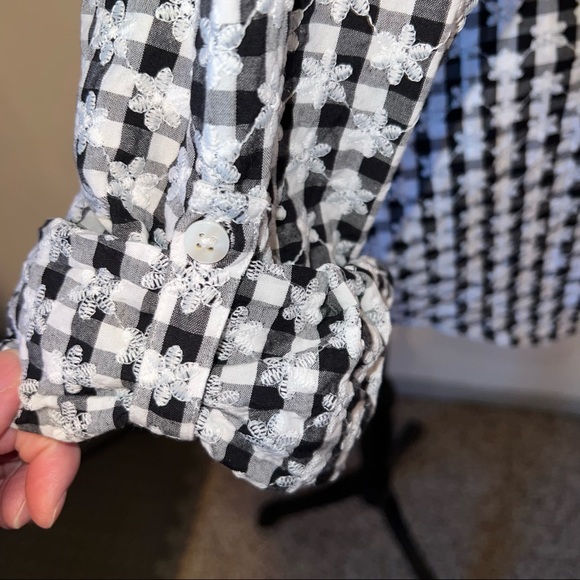 SnoSkins Black and White Button up Top XL - Picture 7 of 13